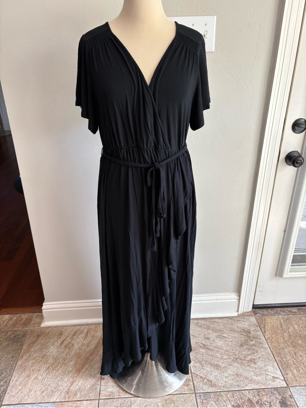 Isabel by Ingrid & Isabel black short sleeve maxi dress Large tie belt GUC